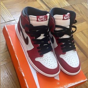 Air Jordan 1 Retro High OG (Grade School) Size 6Y